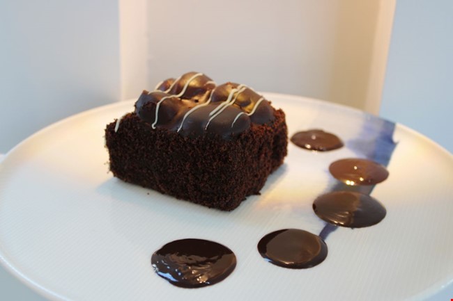 profiterollü kakaolu pasta